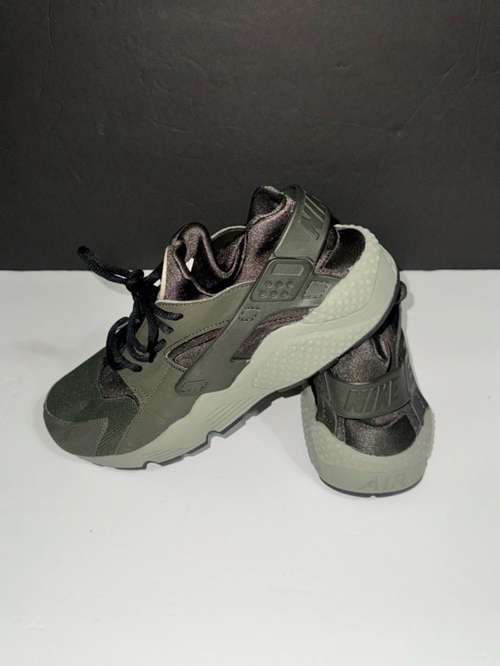 Nike Huarache I Men’s I Sneakers I Black & Olive Green Trainers